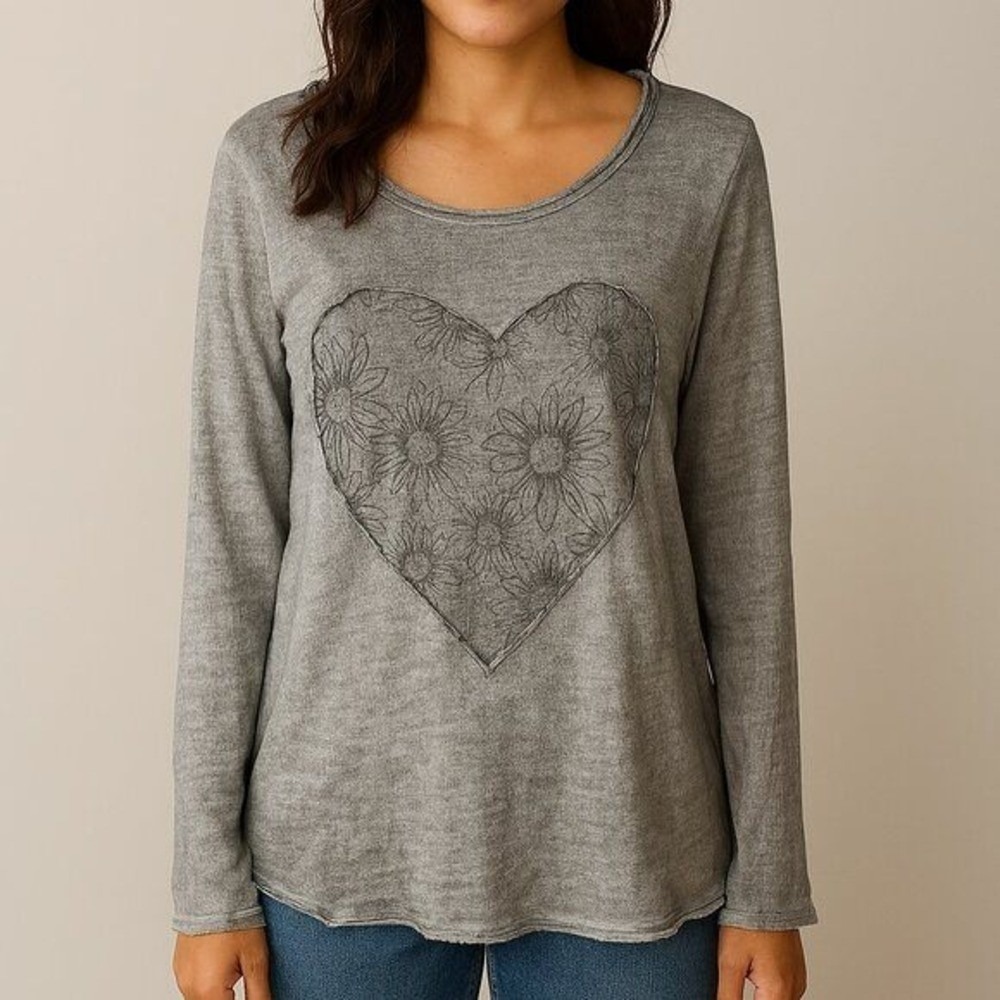 Women's Distressed BOHO Floral Heart Top One Size Gray Sunflower Grunge Italy